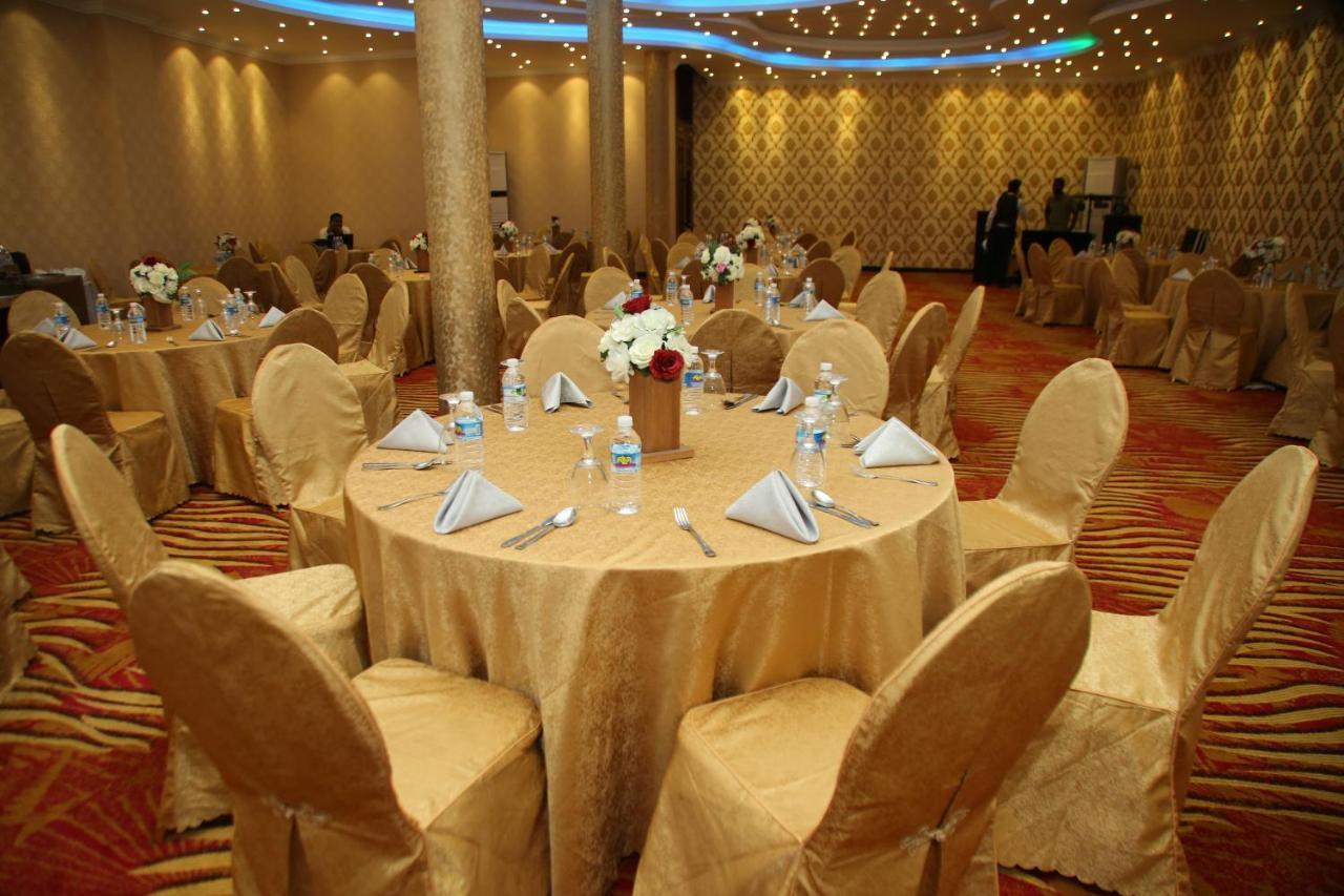 Polhena Grand Resort & Banquet Matara Exteriör bild